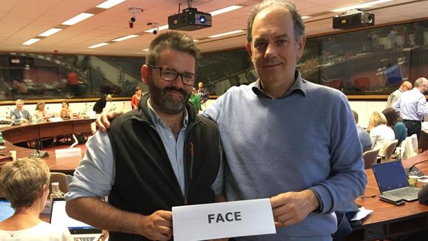 Carlos Sánchez, responsable científico de la fundación Artemisan y Michele Sorrenti, de la FACE